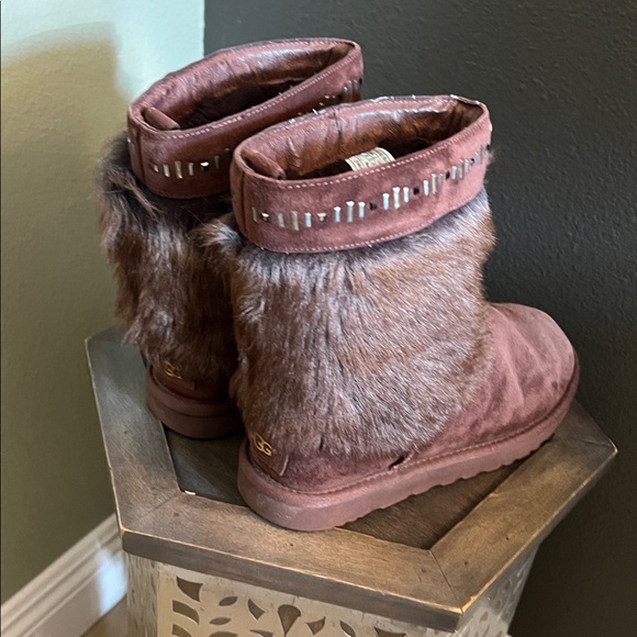 🛑 1 hour sale. Ugg, Vilet Brown Studded Cuff Shearling Boots Women's Size 8. - Picture 3 of 13